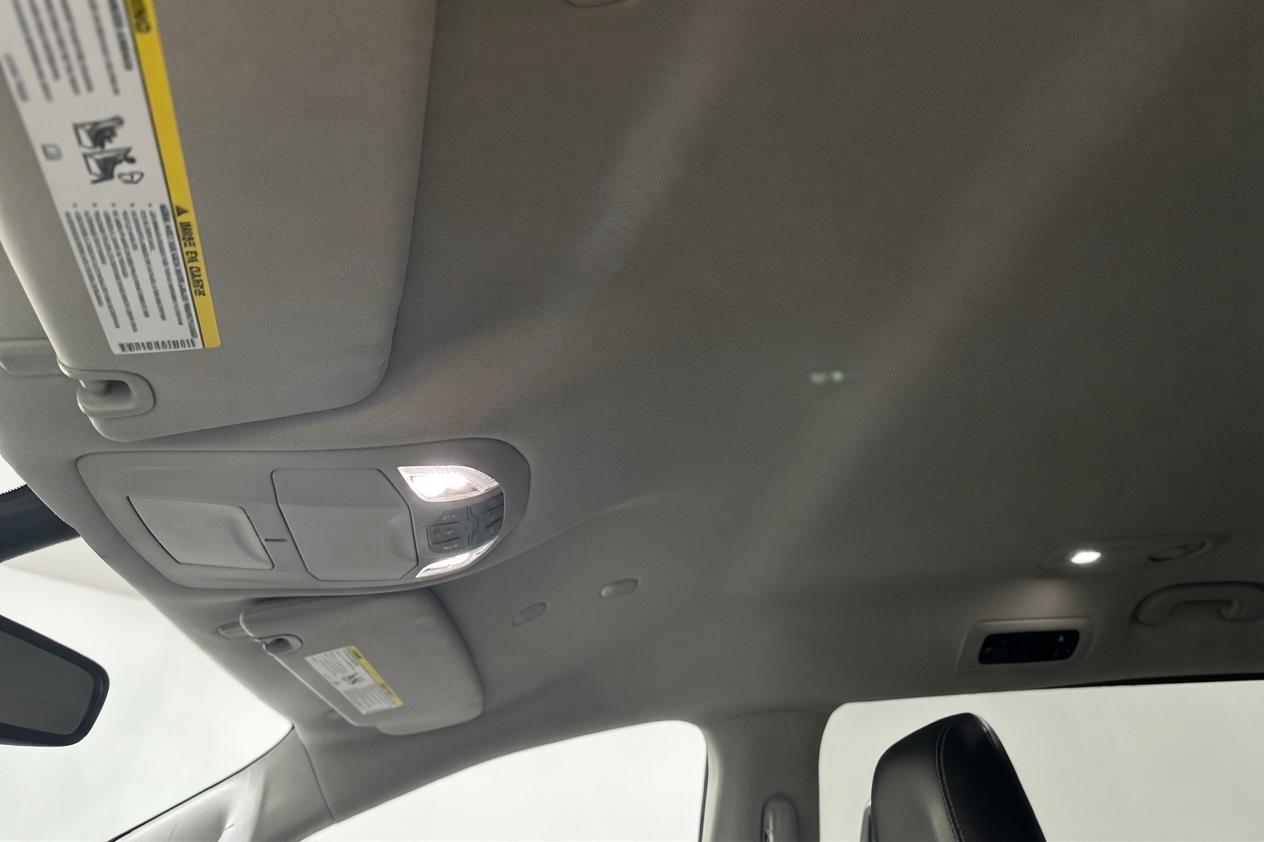 2023 Chrysler Pacifica — photo 22 of 33
