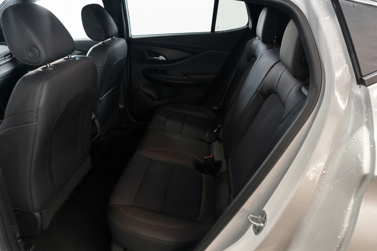 2025 Buick Envista — photo 12 of 33