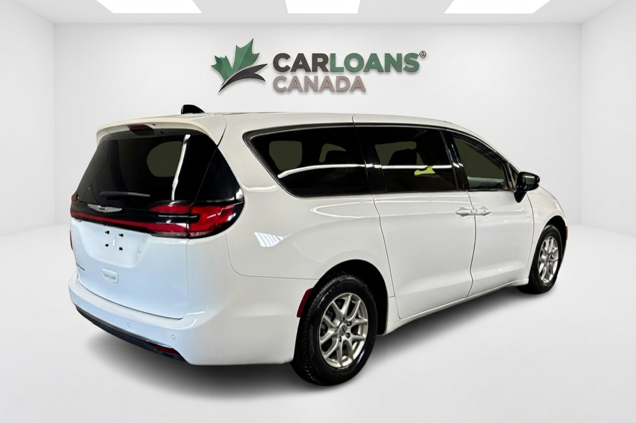 2024 Chrysler Pacifica — photo 5 of 33