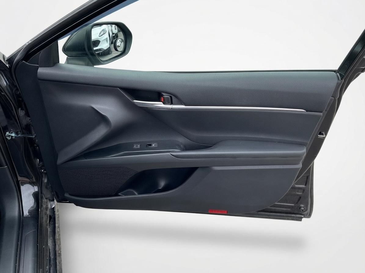 2020 Toyota Camry — photo 31 of 34