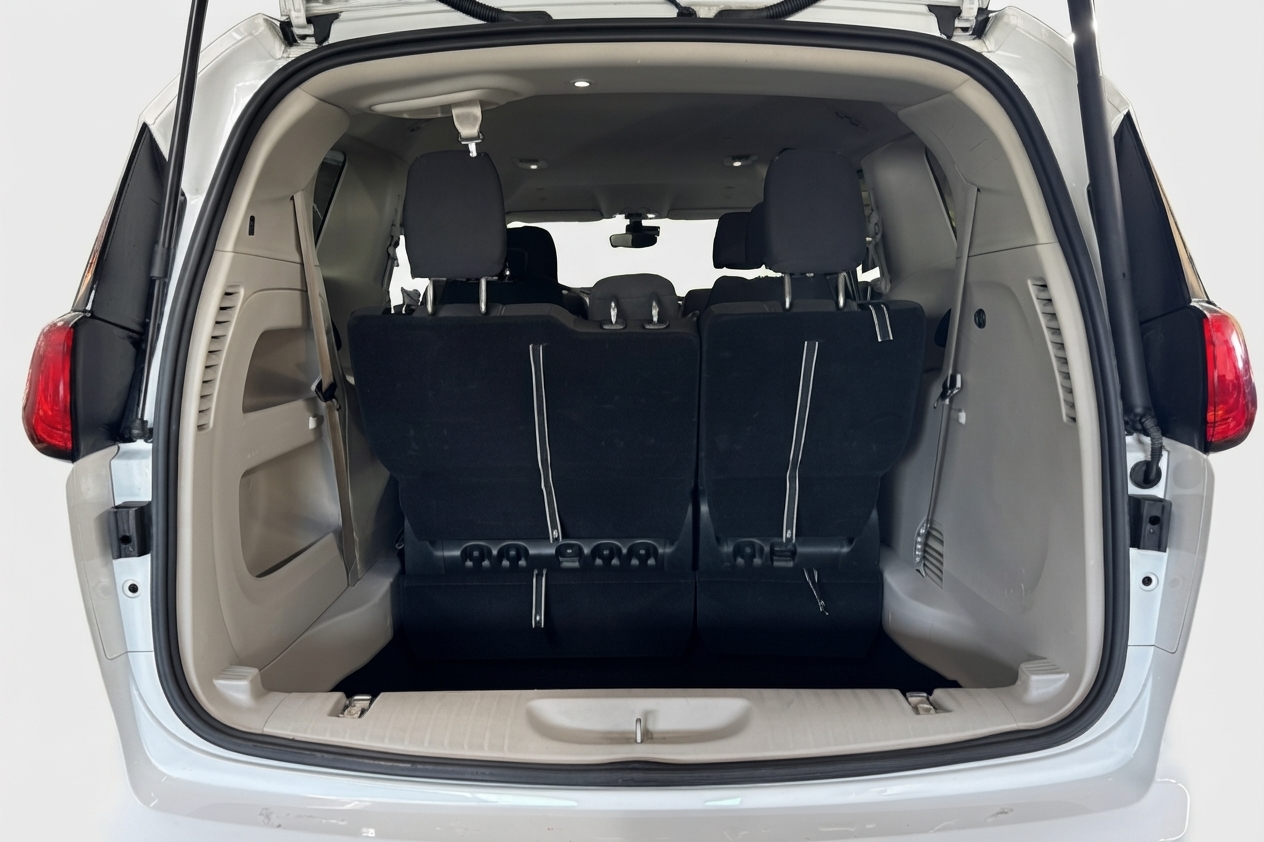 2024 Chrysler Grand Caravan — photo 10 of 34