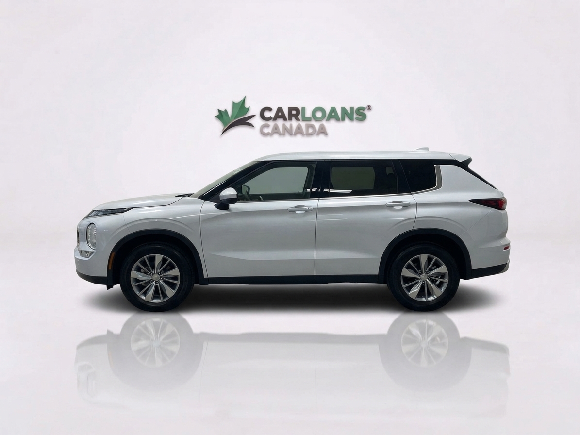 2025 Mitsubishi Outlander — photo 3 of 32