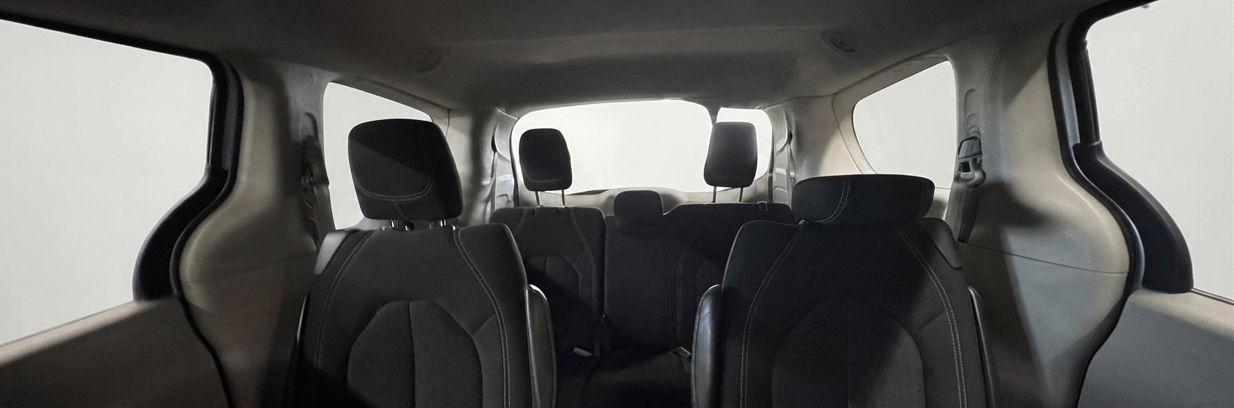 2024 Chrysler Grand Caravan — photo 23 of 34