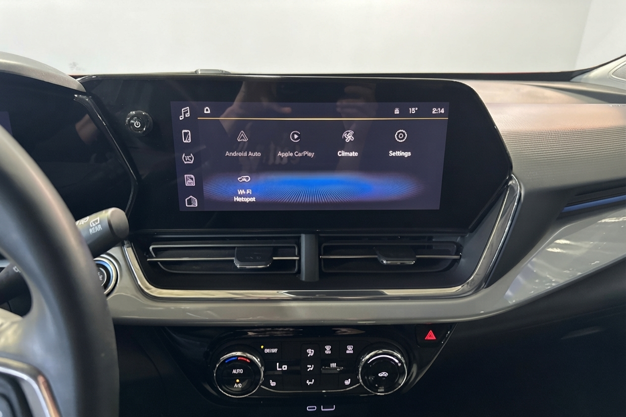2025 Chevrolet Trax — photo 17 of 33
