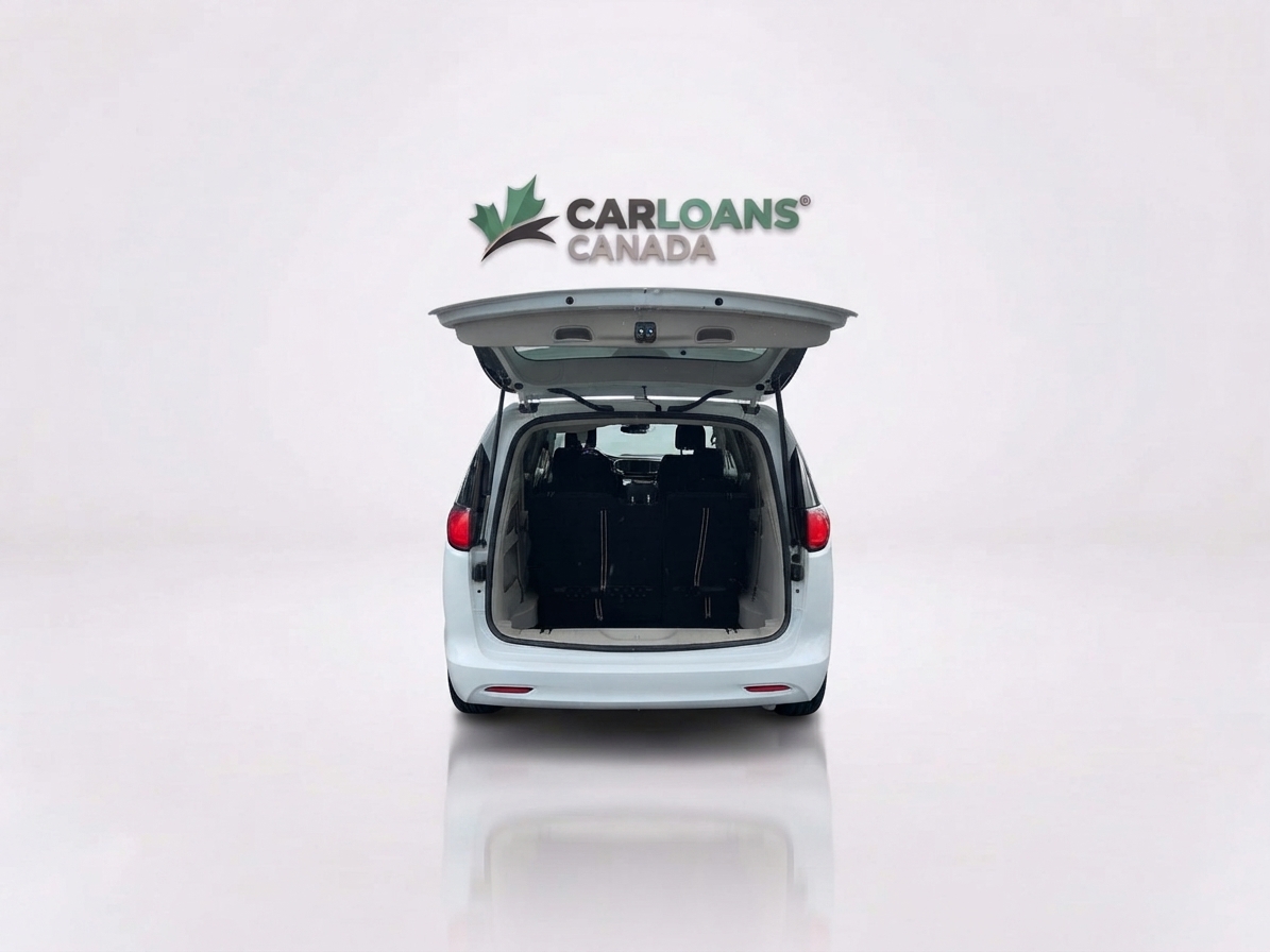 2023 Chrysler Grand Caravan — photo 9 of 34