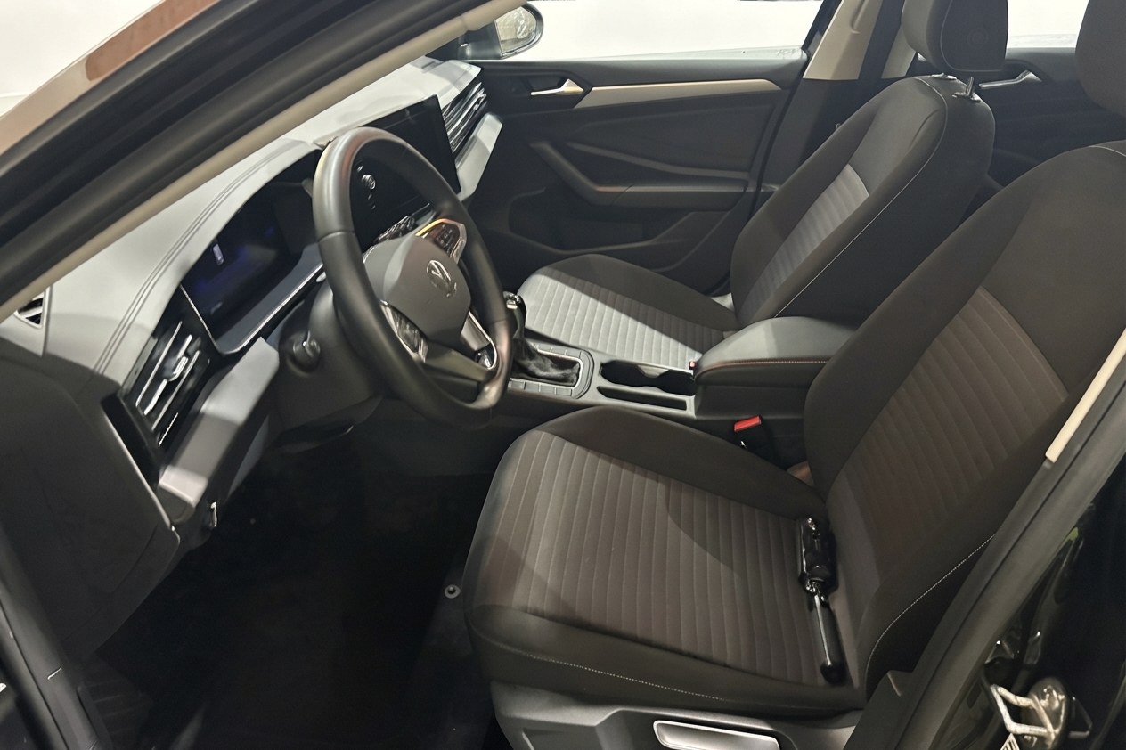 2025 Volkswagen Jetta Sedan — photo 11 de 25