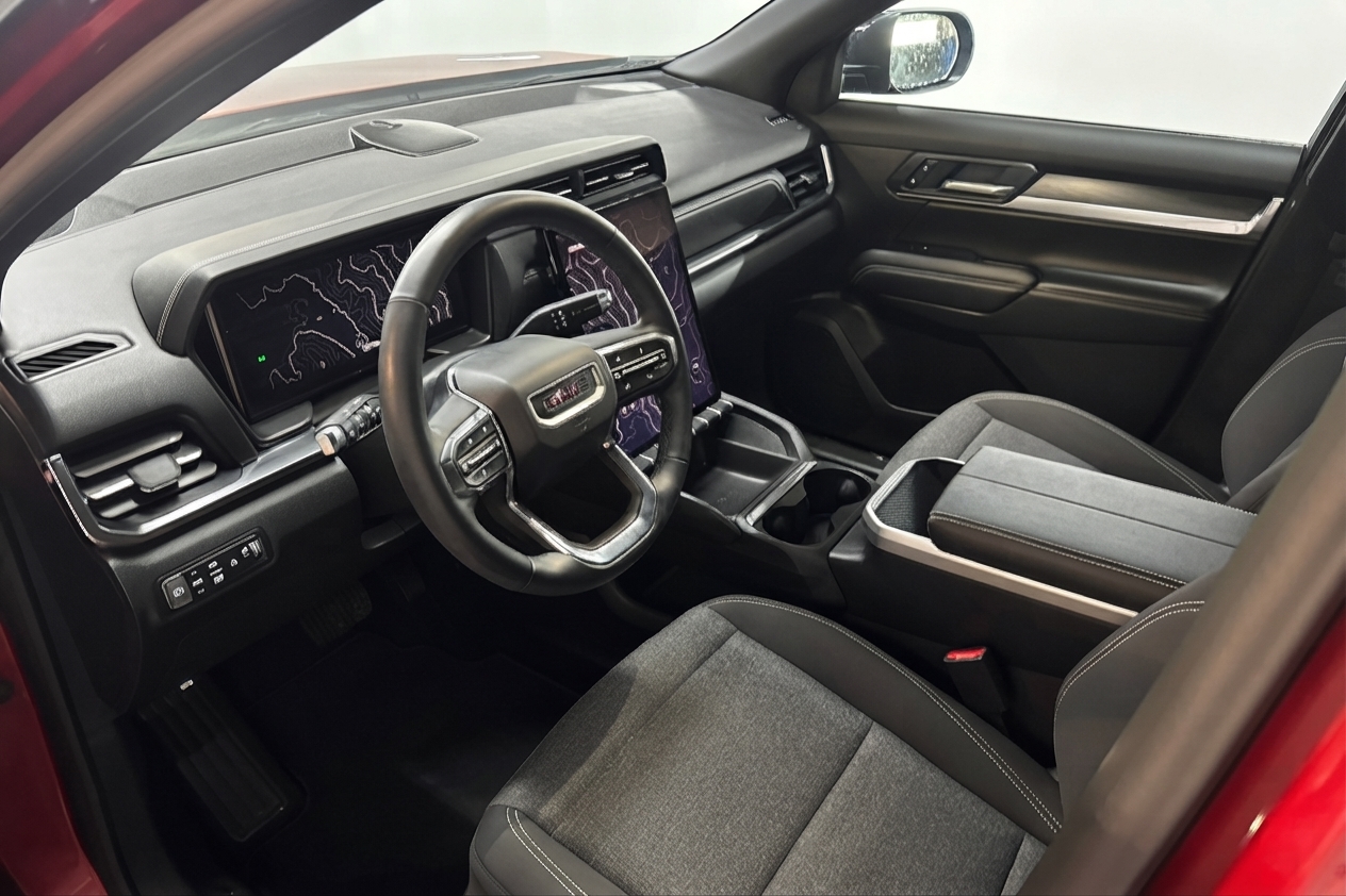 2025 GMC Terrain — photo 10 of 34