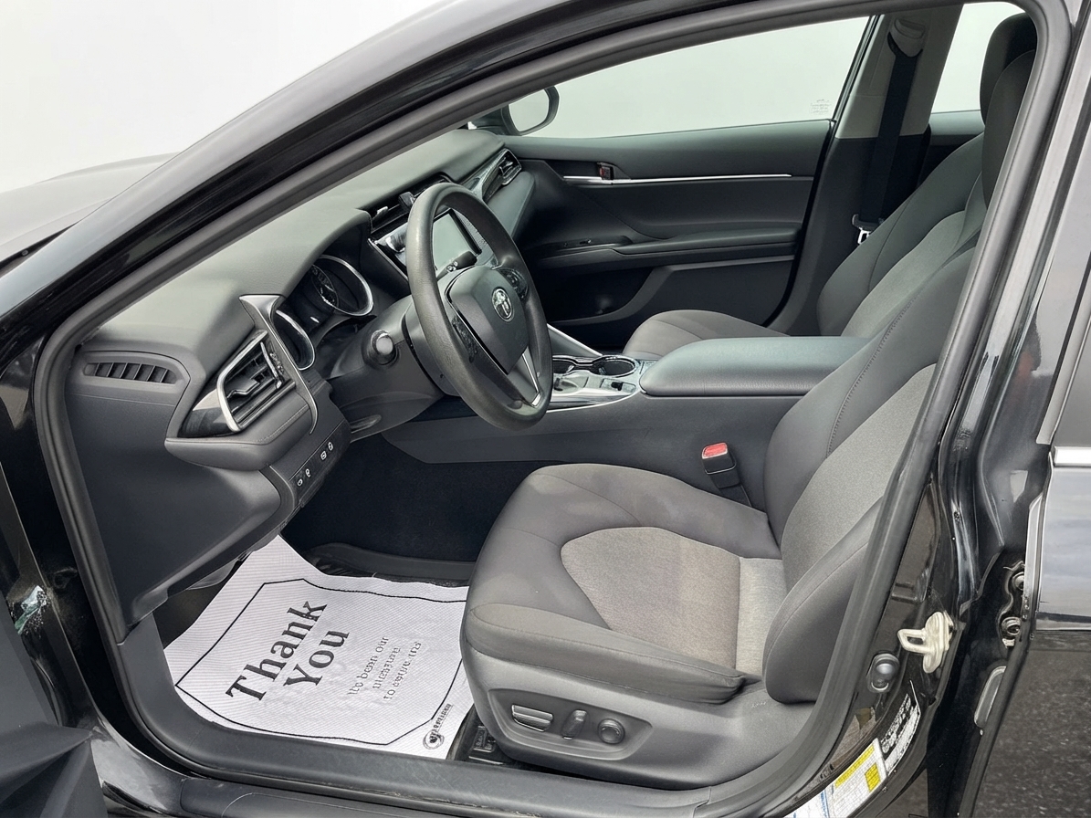2020 Toyota Camry — photo 19 of 34