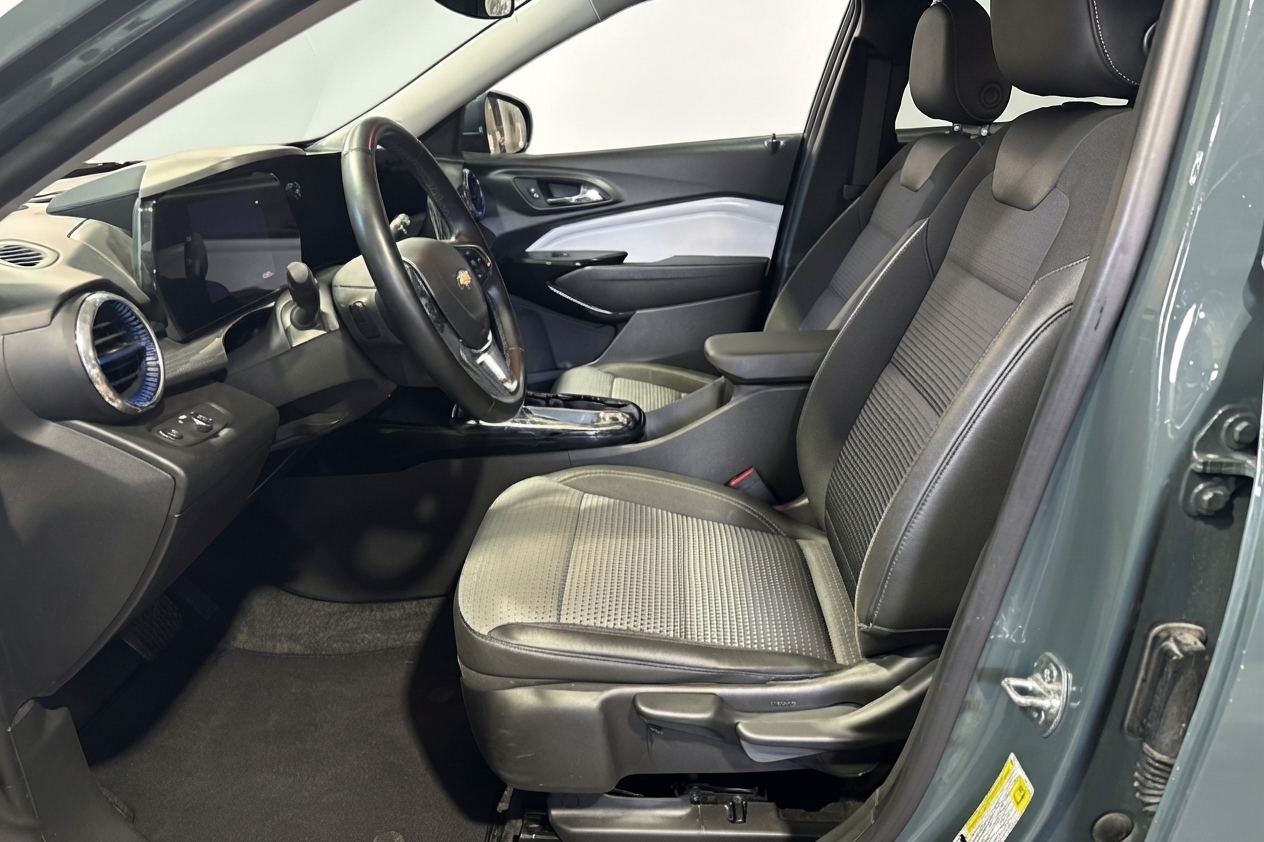 2025 Chevrolet Trax — photo 11 of 33