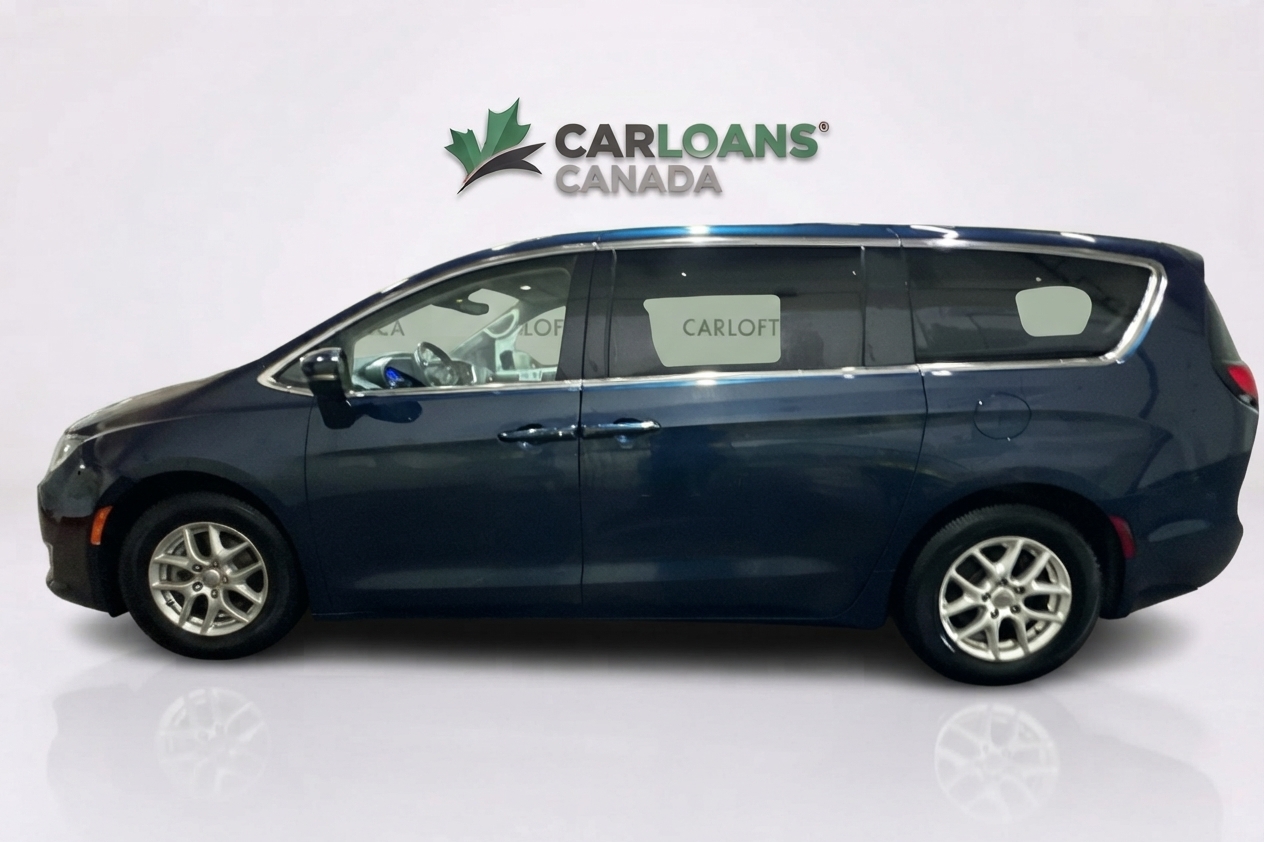 2023 Chrysler Pacifica — photo 8 of 33