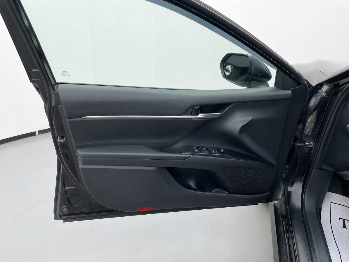 2020 Toyota Camry — photo 30 of 34