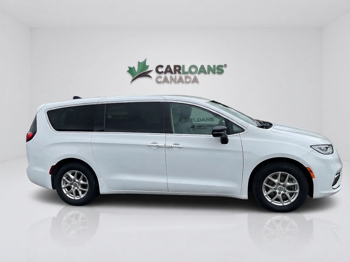 2024 Chrysler Pacifica — photo 7 of 35