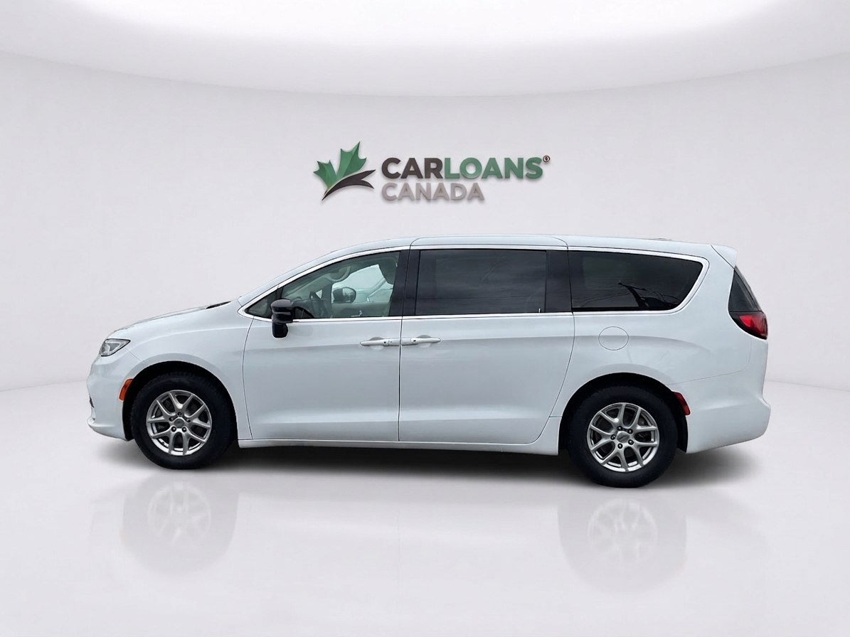 2024 Chrysler Pacifica — photo 2 of 35