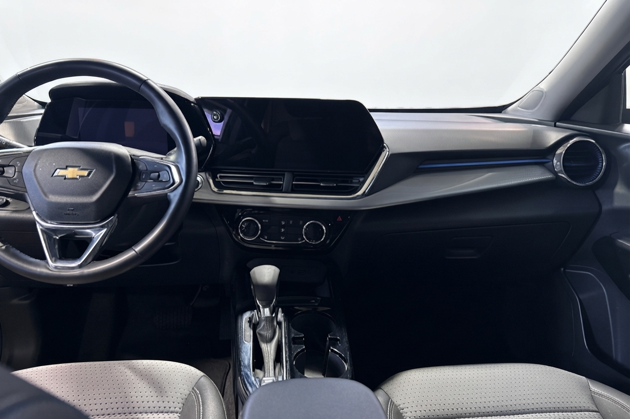 2025 Chevrolet Trax — photo 23 of 33
