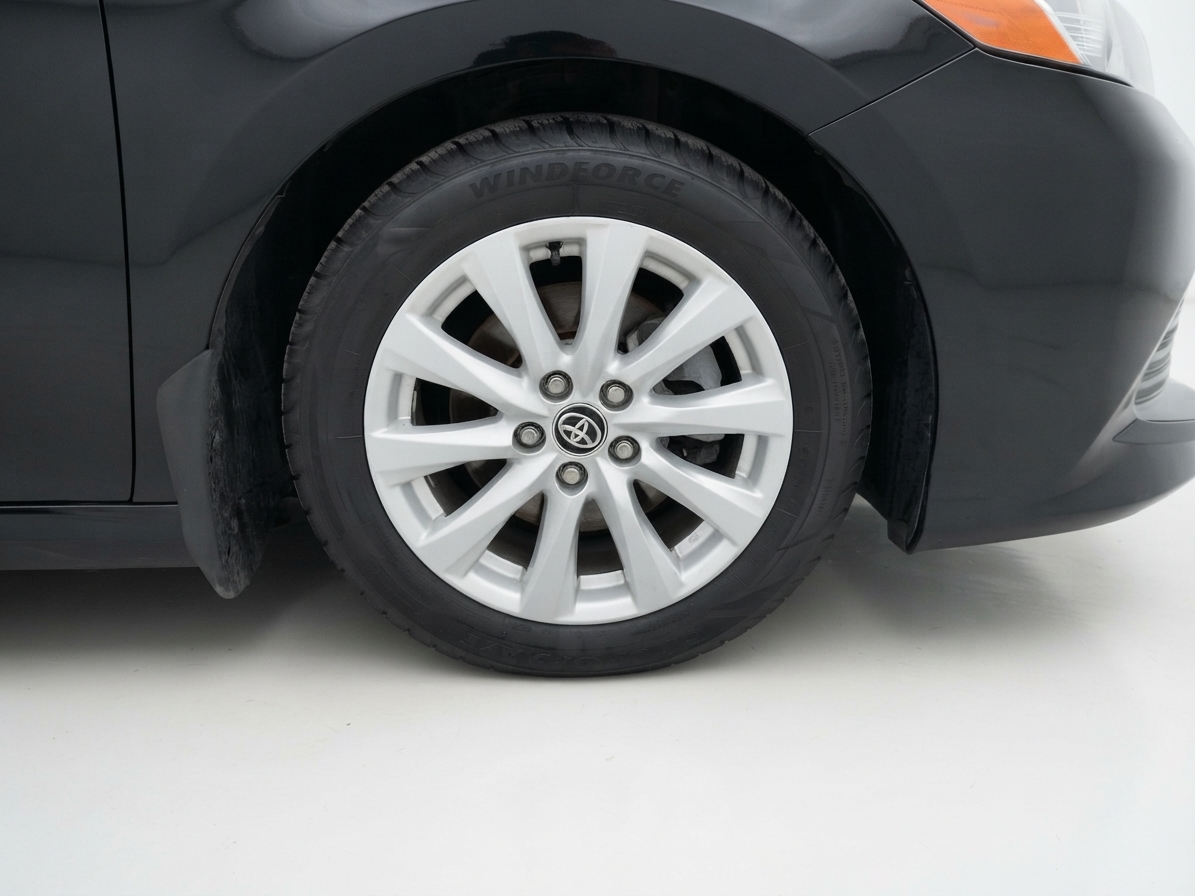 2020 Toyota Camry — photo 11 of 34