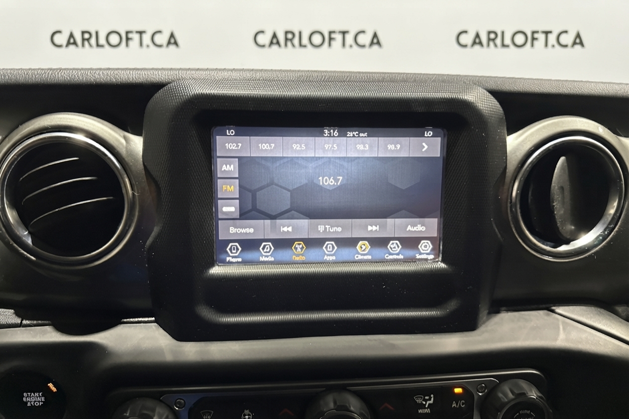 2019 Jeep Wrangler — photo 17 of 26