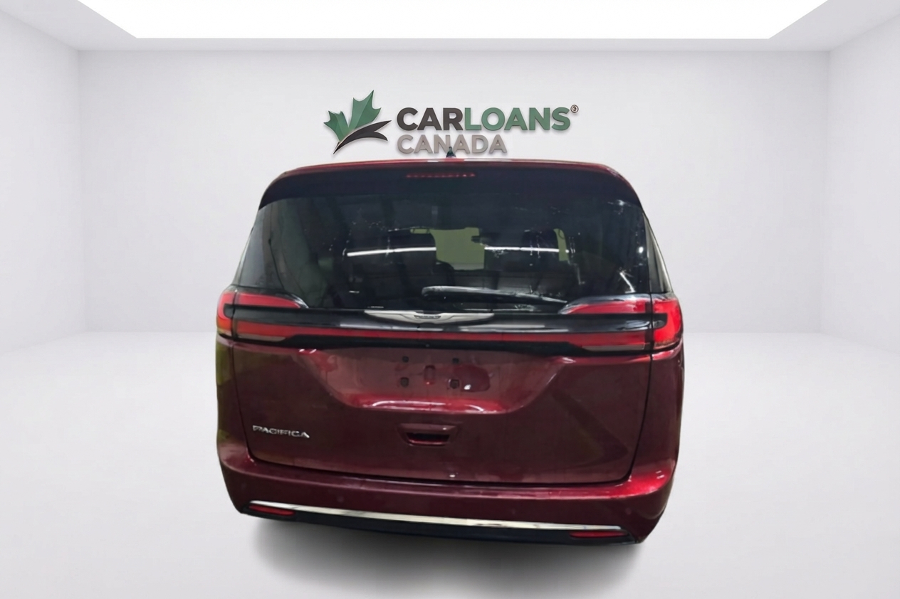 2023 Chrysler Pacifica — photo 6 of 27