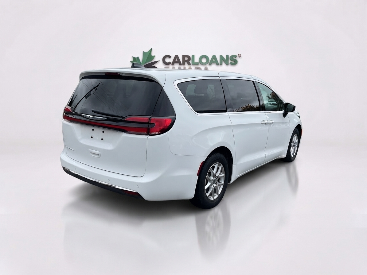 2024 Chrysler Pacifica — photo 6 of 35