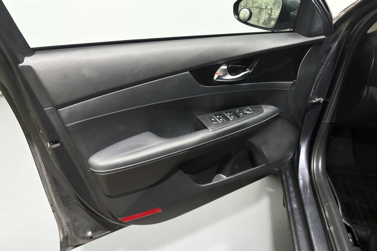 2023 Kia Forte Sedan — photo 19 of 32