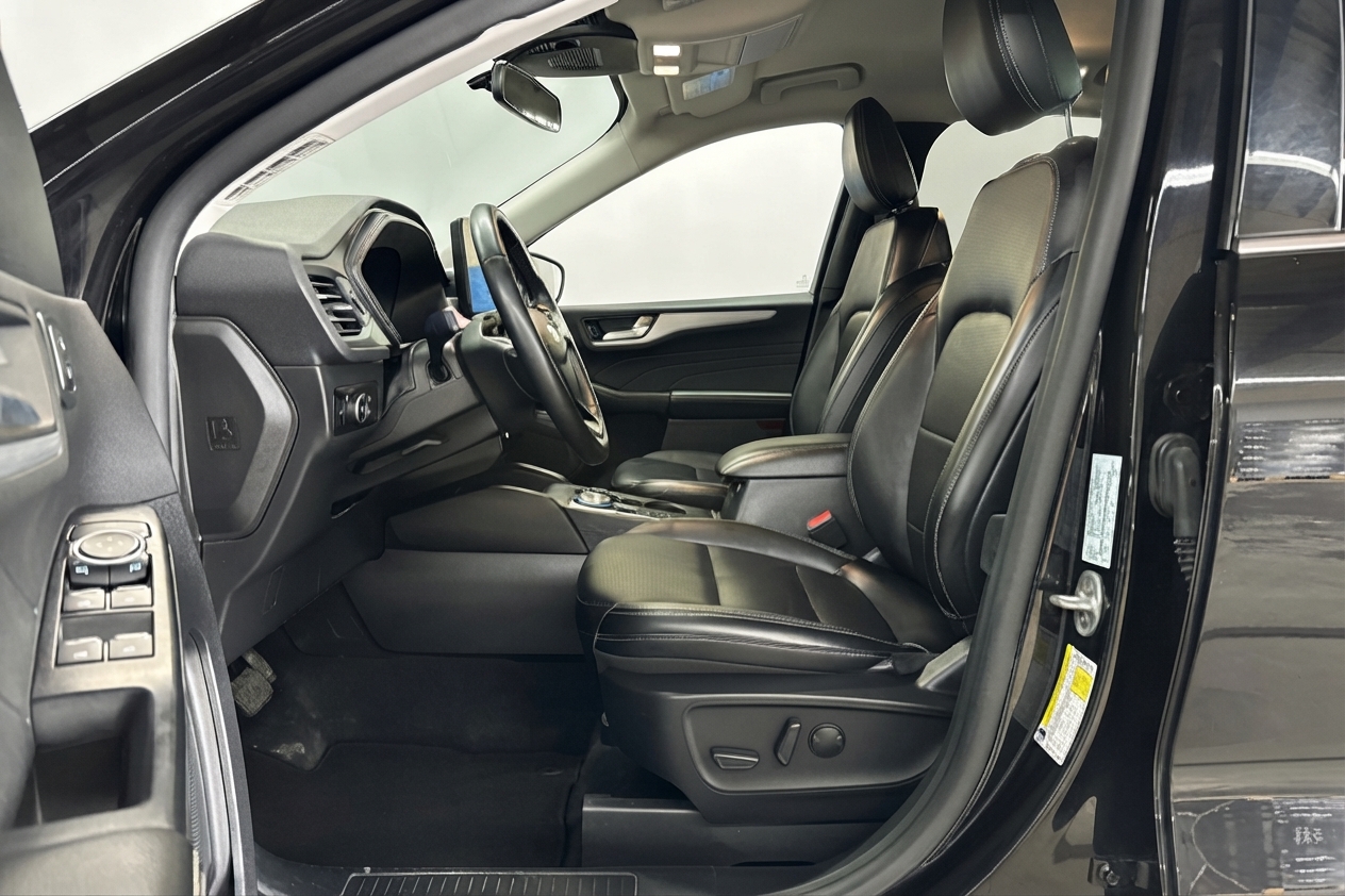 2025 Ford Escape — photo 11 of 35