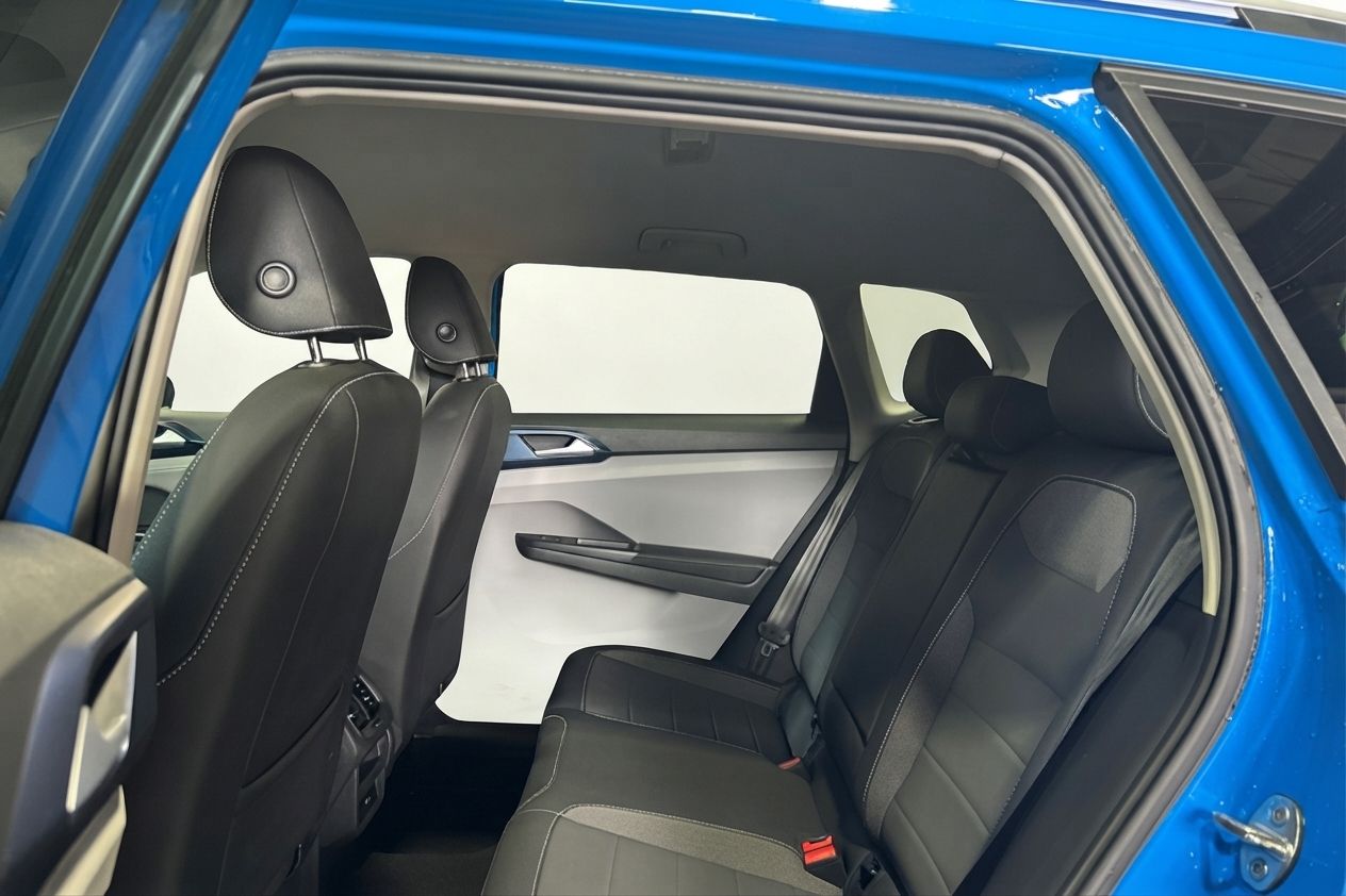 2024 Volkswagen Taos — photo 12 of 34