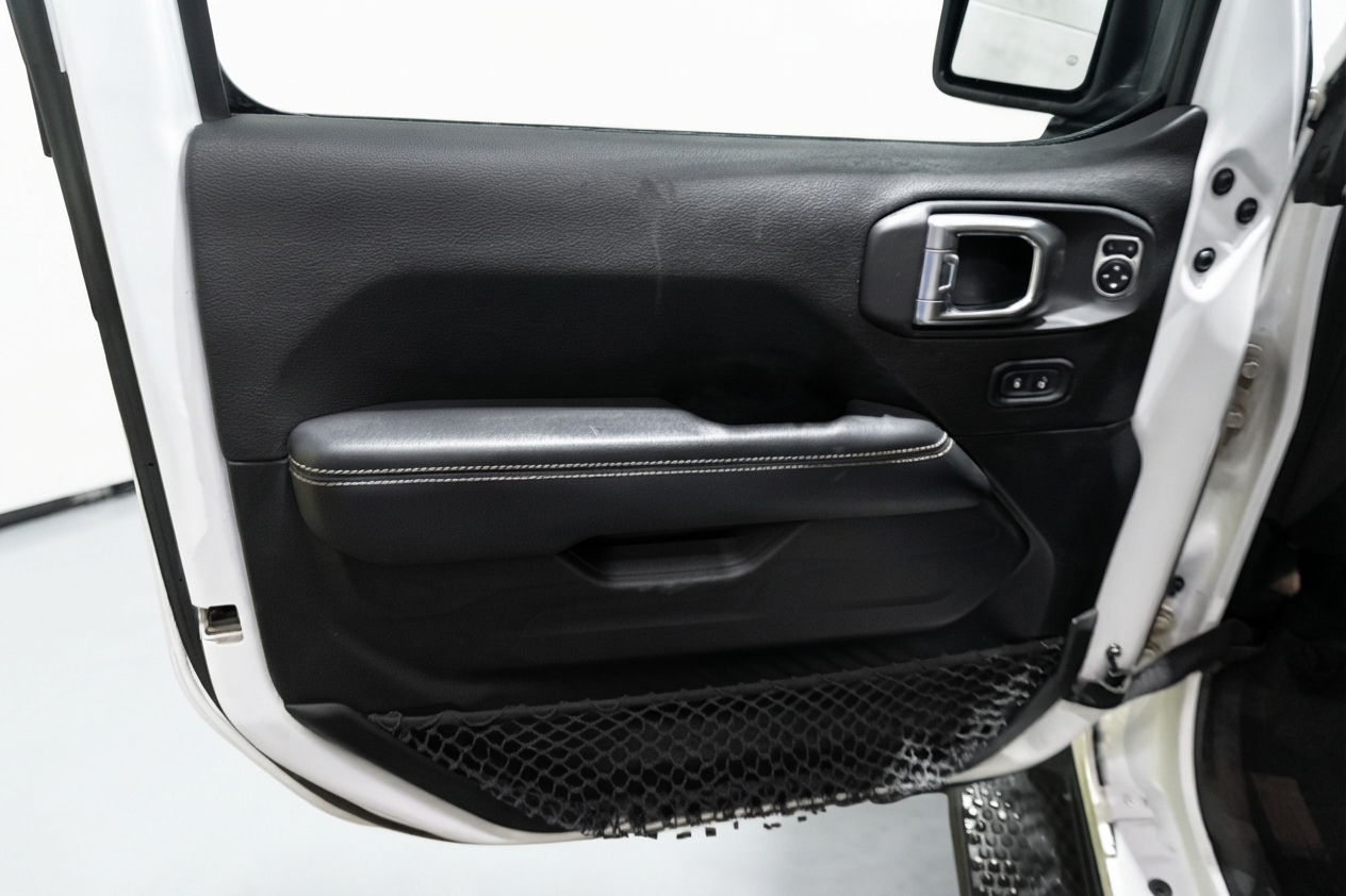 2019 Jeep Wrangler — photo 18 of 26