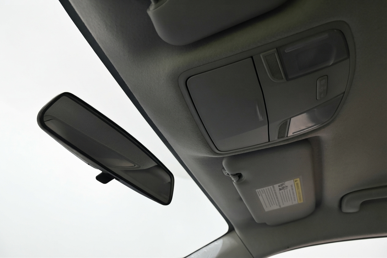 2021 Kia Rio Hatchback 5-Door — photo 15 of 25
