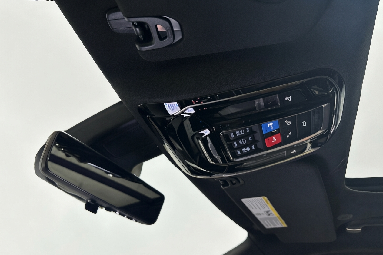 2026 Jeep Grand Wagoneer — photo 17 of 29