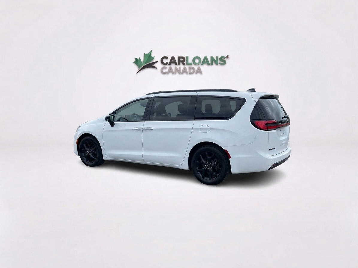 2025 Chrysler Pacifica — photo 6 of 34