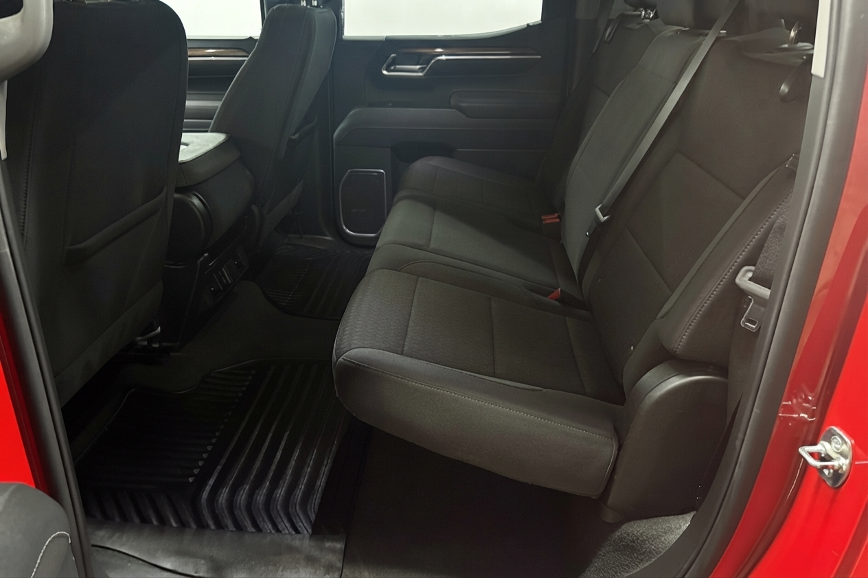 2025 Chevrolet Silverado 1500 — photo 12 of 35