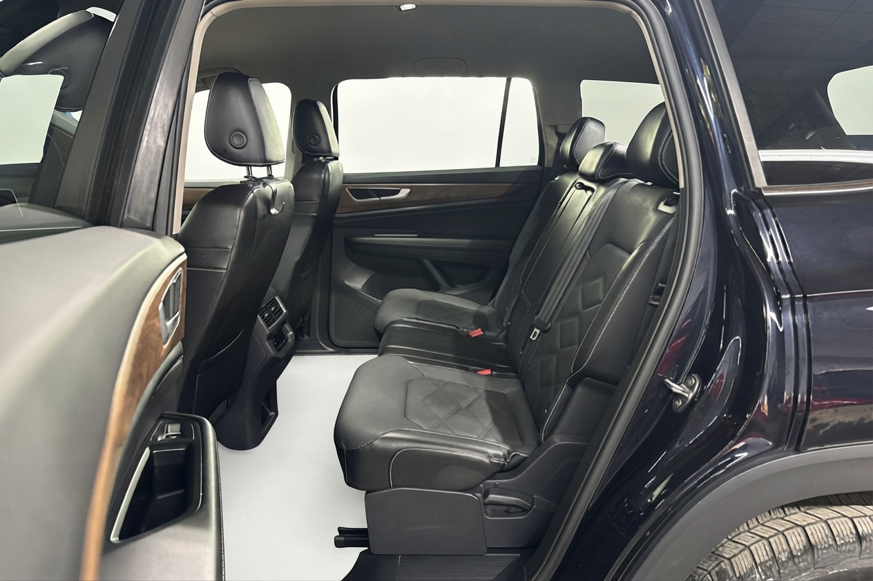 2024 Volkswagen Atlas — photo 12 of 36