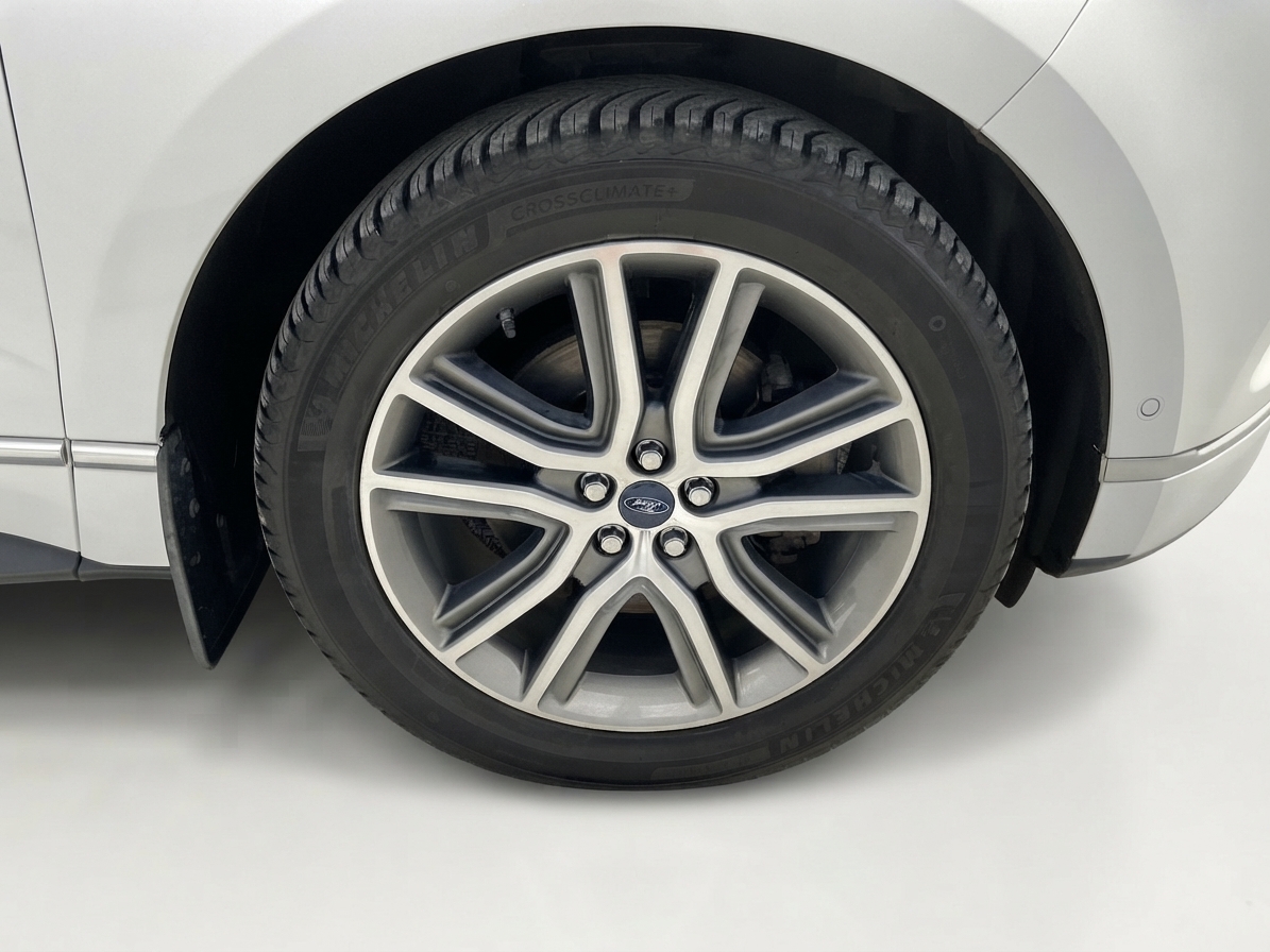 2019 Ford Edge — photo 10 of 33