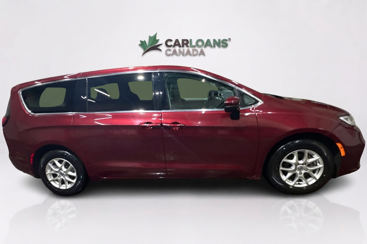 2023 Chrysler Pacifica — photo 4 of 27