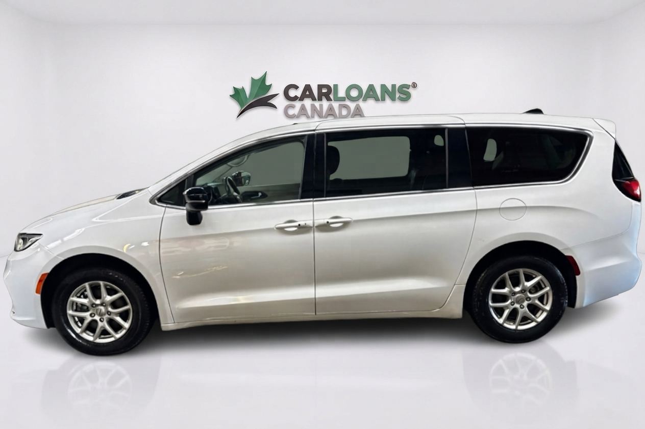 2024 Chrysler Pacifica — photo 8 of 33