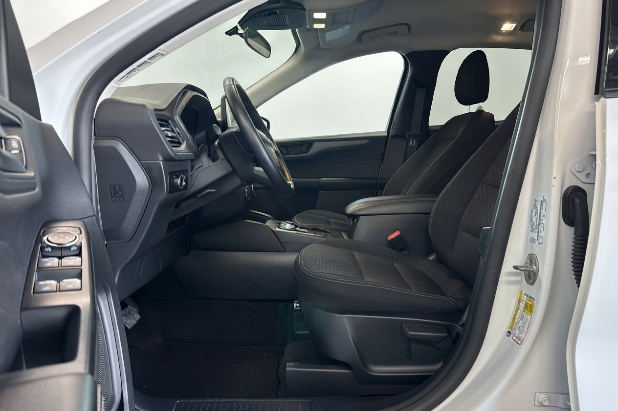 2025 Ford Escape — photo 11 of 33