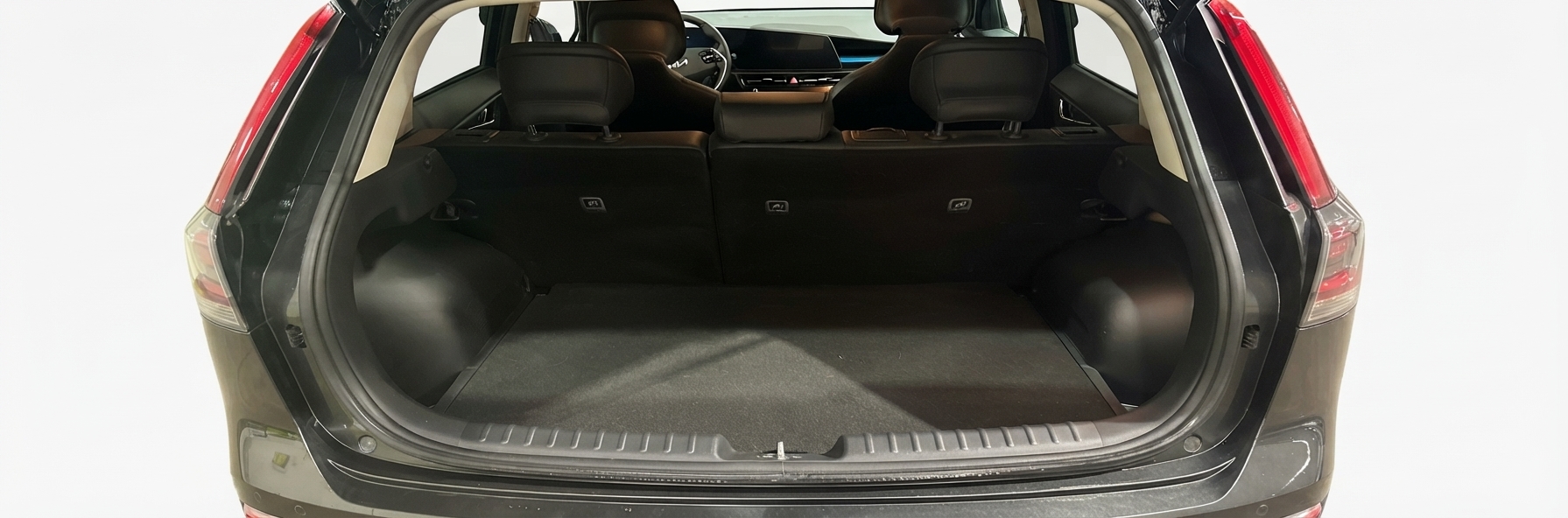 2025 Kia Niro Hybrid — photo 10 of 27