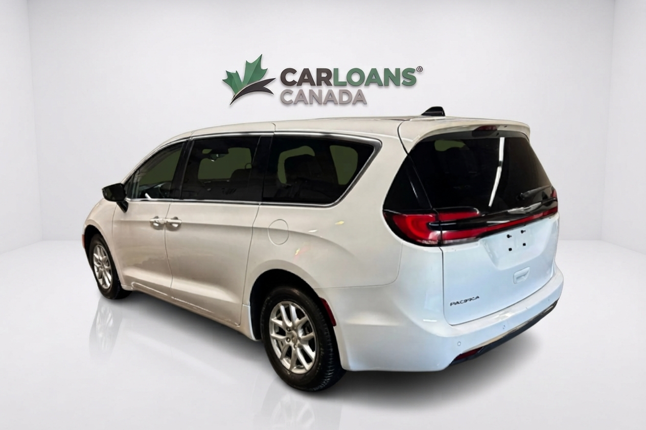 2024 Chrysler Pacifica — photo 7 of 33