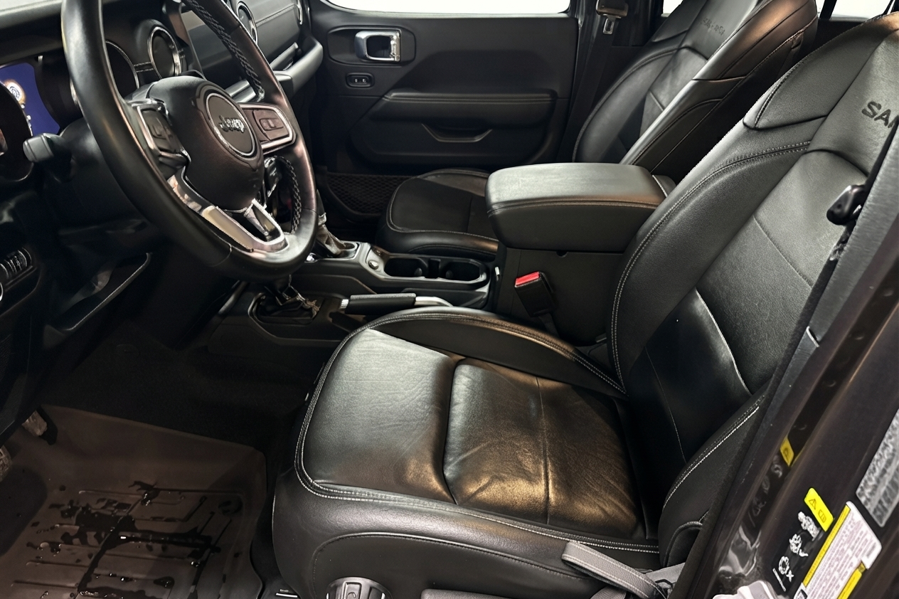 2021 Jeep Wrangler — photo 10 of 32