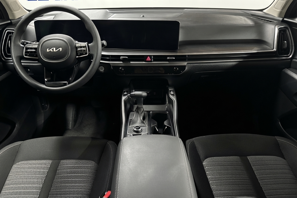 2025 Kia Sorento — photo 23 of 33
