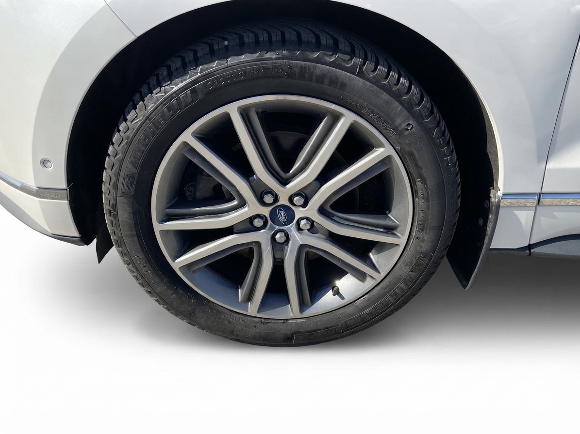 2019 Ford Edge — photo 9 of 33