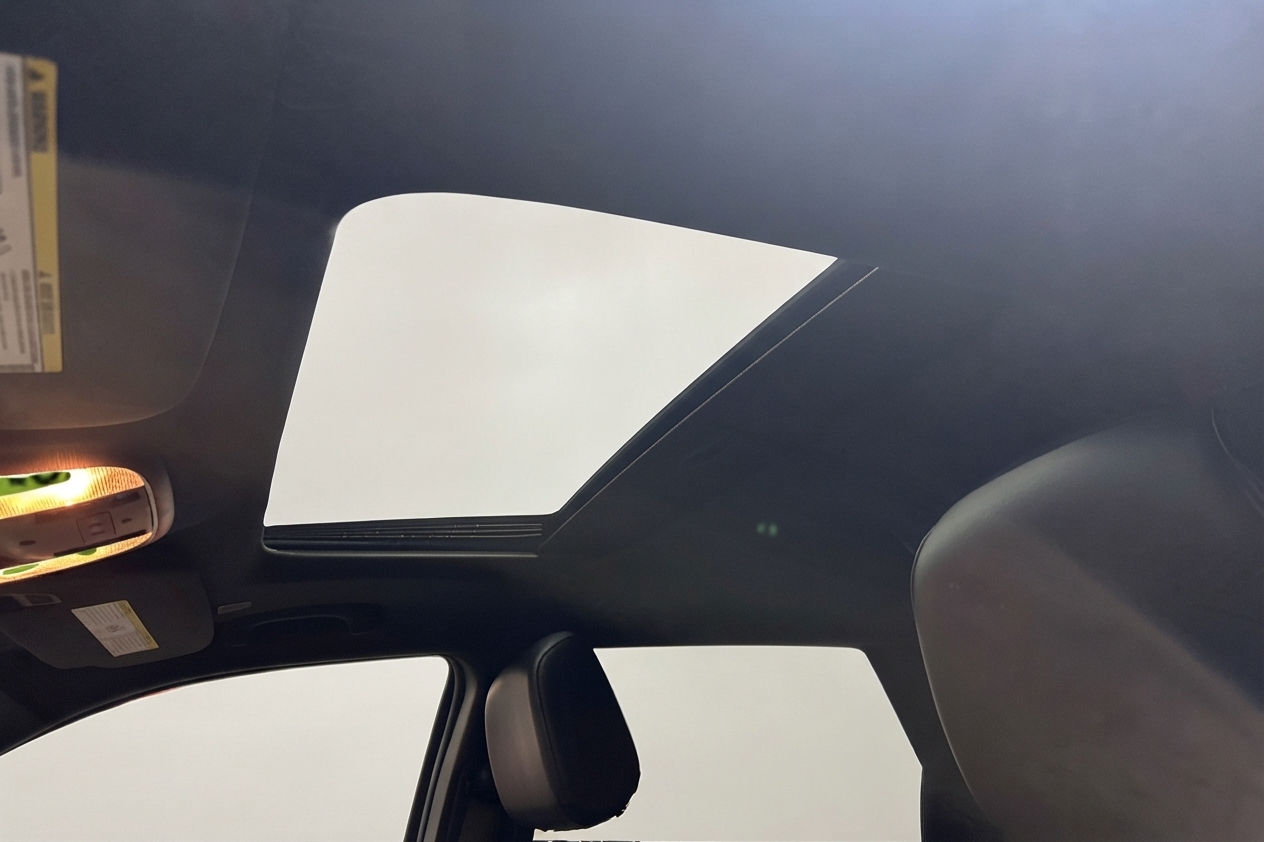 2022 Dodge Durango — photo 17 of 26