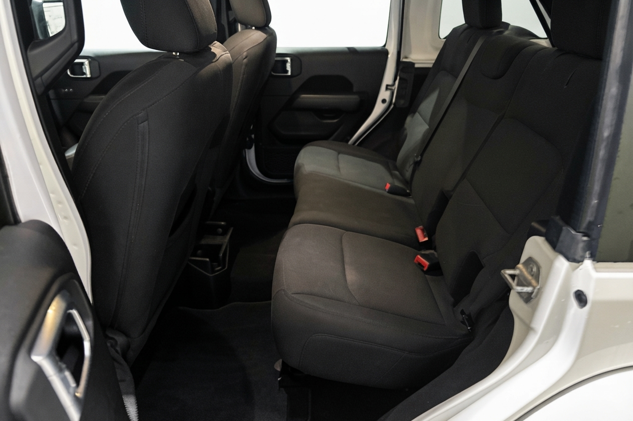 2019 Jeep Wrangler — photo 12 of 26