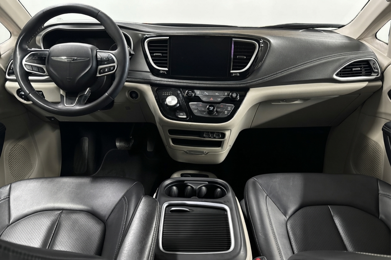 2024 Chrysler Pacifica — photo 24 of 33