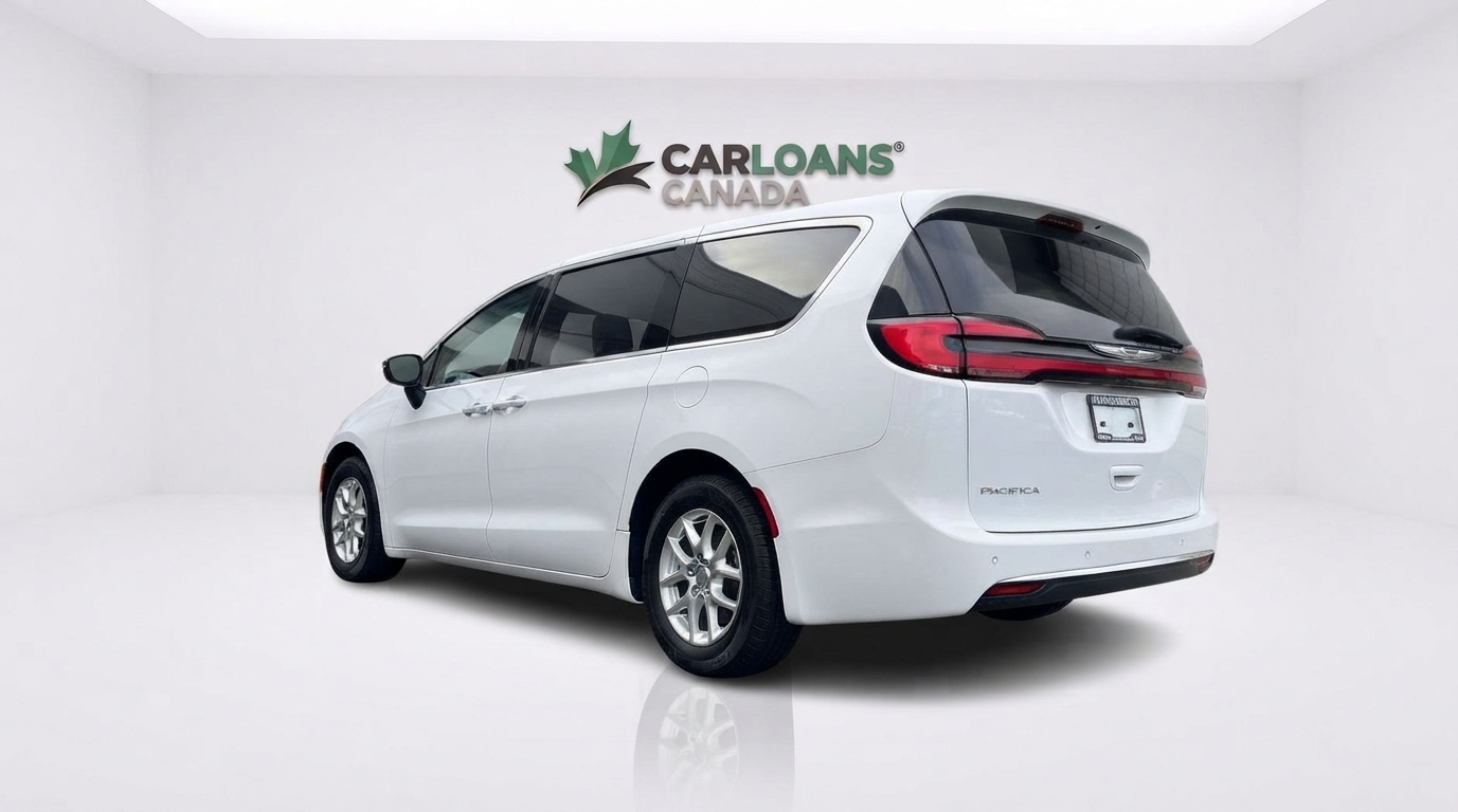 2023 Chrysler Pacifica — photo 4 of 25
