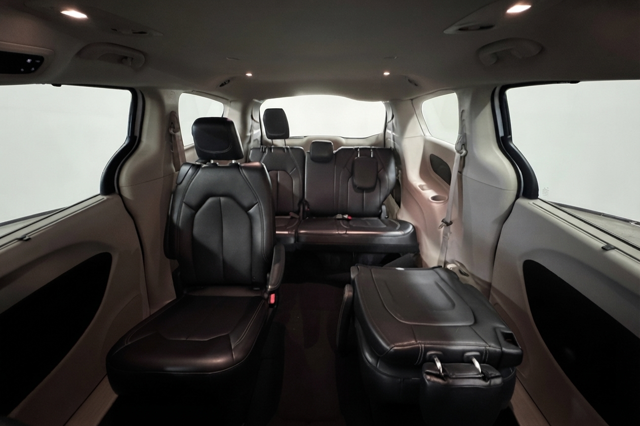 2024 Chrysler Pacifica — photo 23 of 33