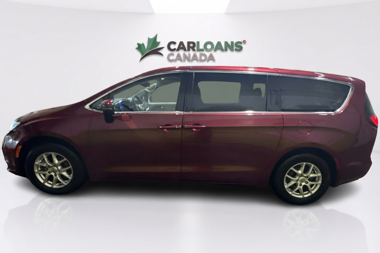 2023 Chrysler Pacifica — photo 8 of 27