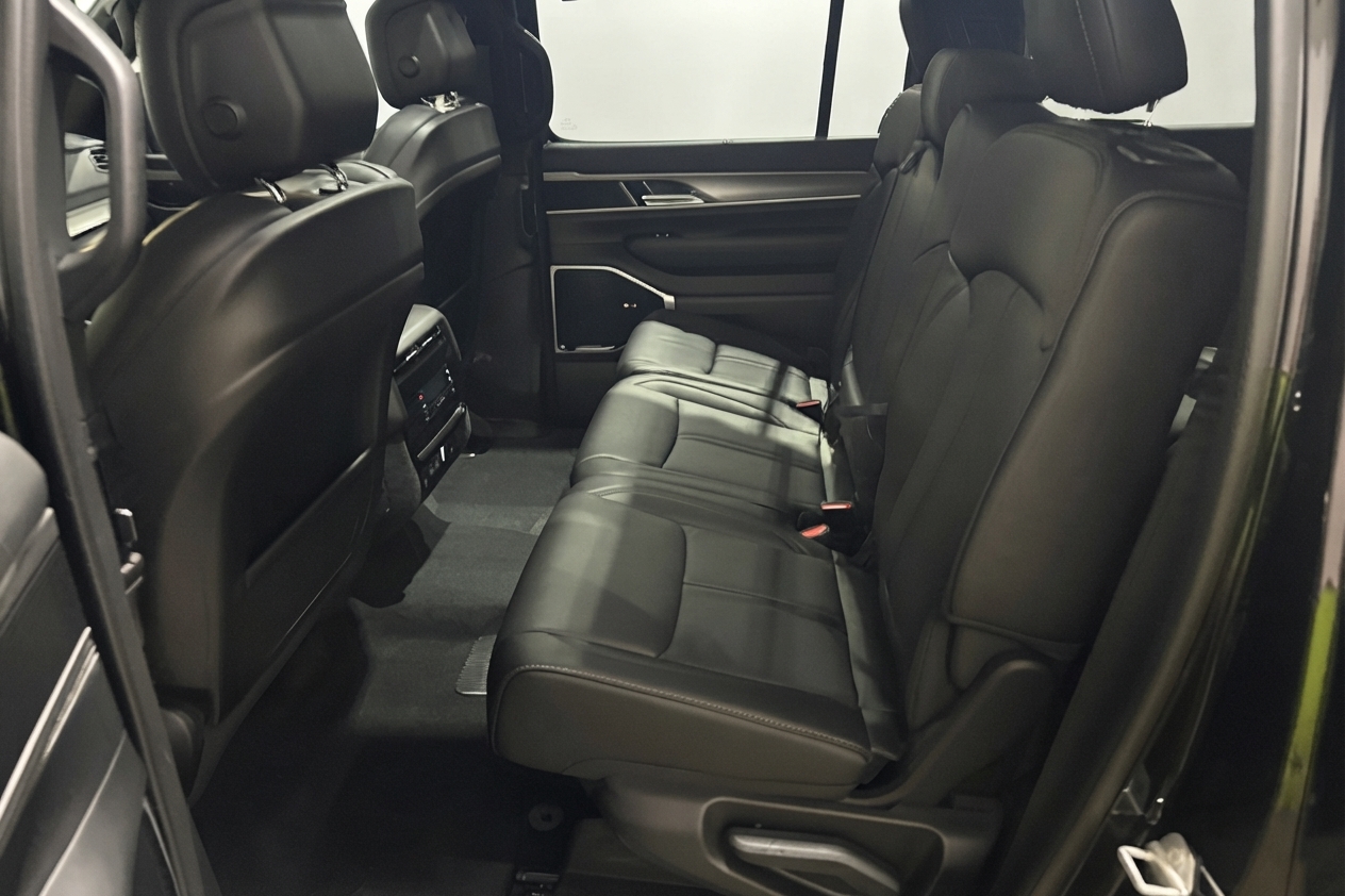 2026 Jeep Grand Wagoneer — photo 12 of 30