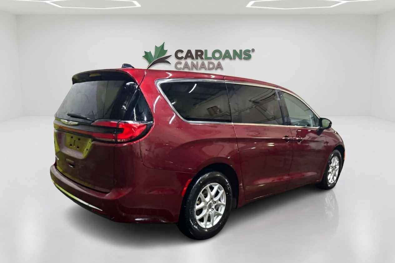 2023 Chrysler Pacifica — photo 5 of 27