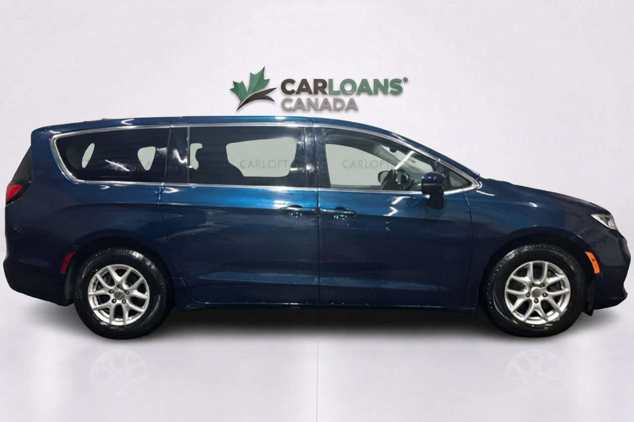 2023 Chrysler Pacifica — photo 4 of 33