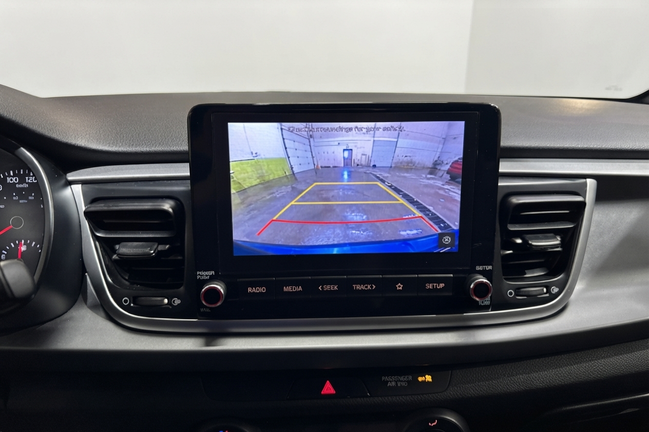 2021 Kia Rio Hatchback 5-Door — photo 19 of 25